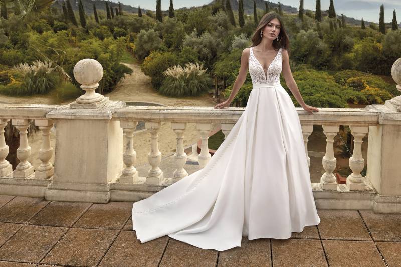 Robe de Mariée Princesse en Satin et Dentelle Marseille 