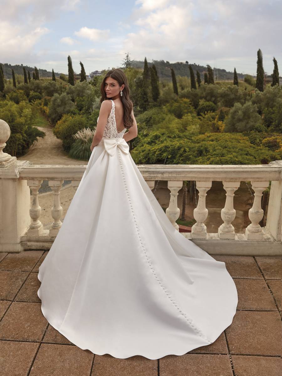 Robe de Mariée Princesse en Satin et Dentelle Marseille 