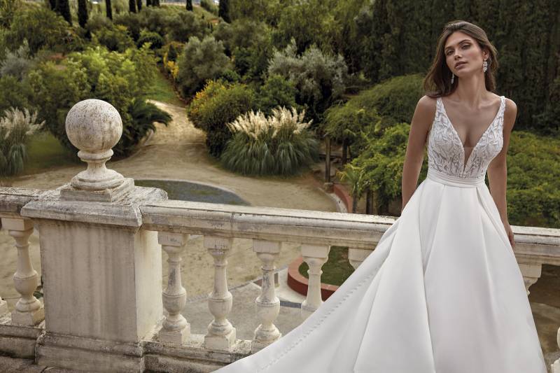 Robe de Mariée Princesse en Satin et Dentelle Marseille 