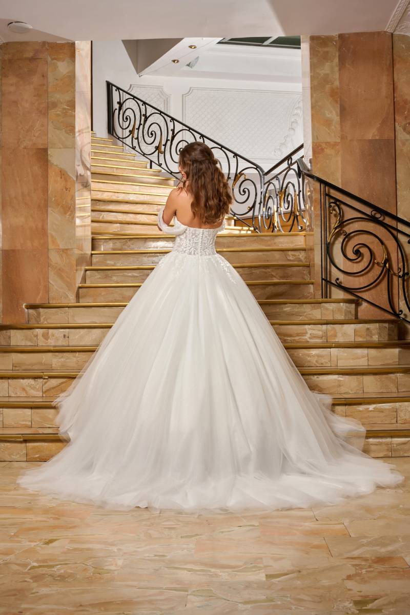 Robe de mariée princesse manches bateau avec longue traîne Aix-en-Provence