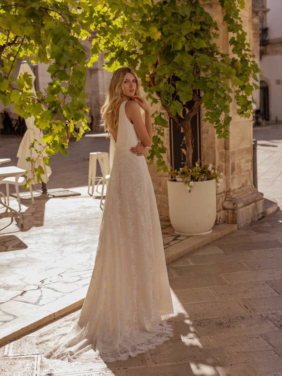 Robe de mariée fluide en dentelle élégante Plan de campagne