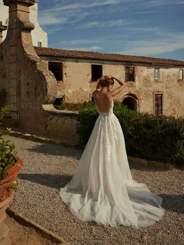 Robe de mariée bohème avec dos nu proche de Marseille 