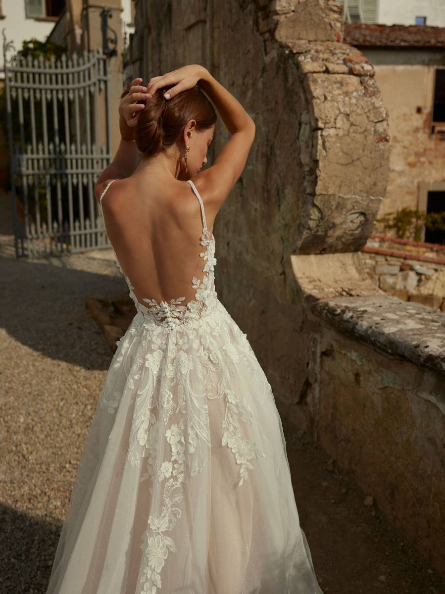 Robe de mariée bohème avec dos nu proche de Marseille 