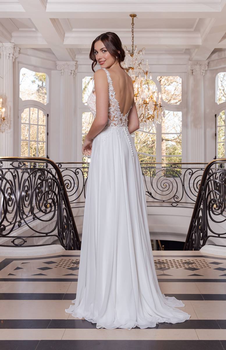 Robe de mariée fluide avec fente plan de campagne