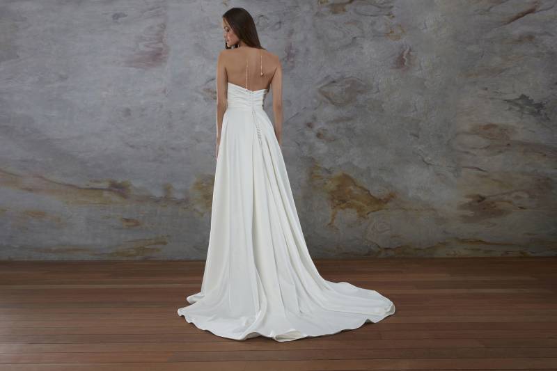 Boutique robes de mariée en satin avec fente et bustier pas cher a Marseille