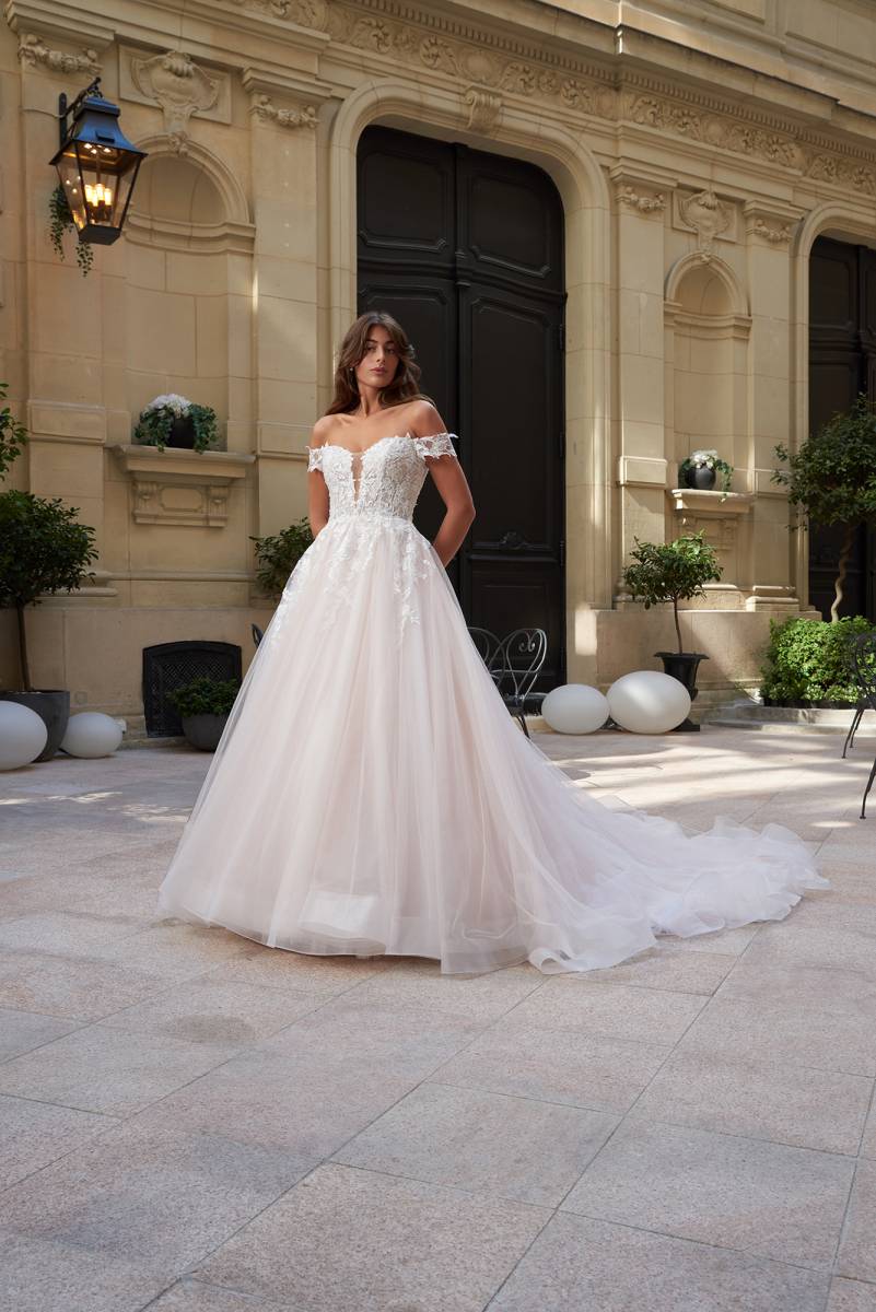 Robe de mariée princesse avec manche bateau à Marseille