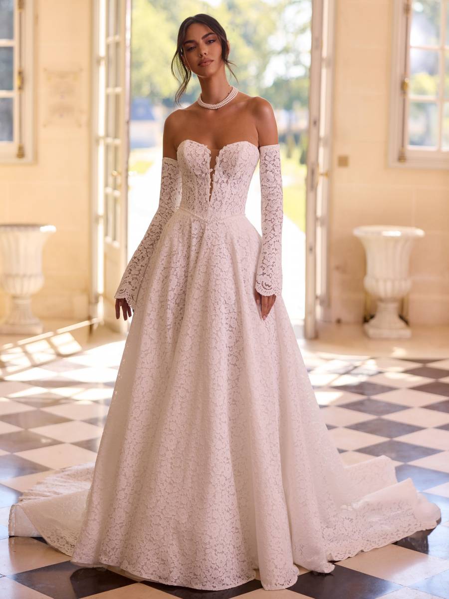 robe de mariée volumineuse en dentelle Marseille