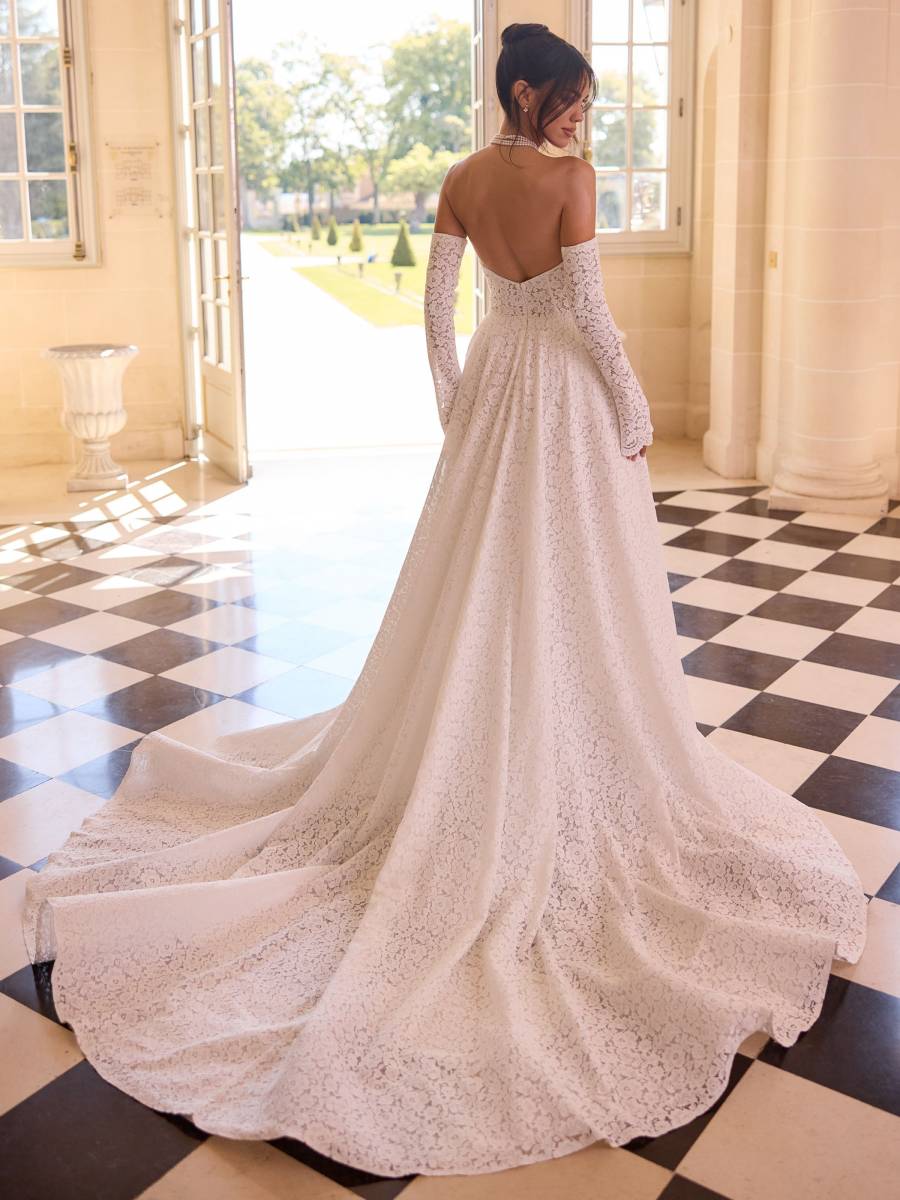 robe de mariée volumineuse en dentelle Marseille