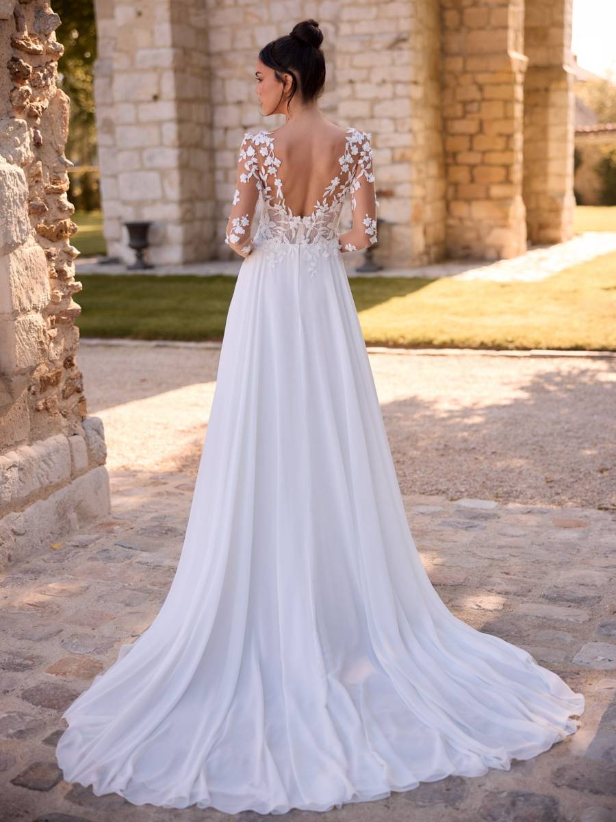 Robe de mariée fluide avec manches longues à Marseille