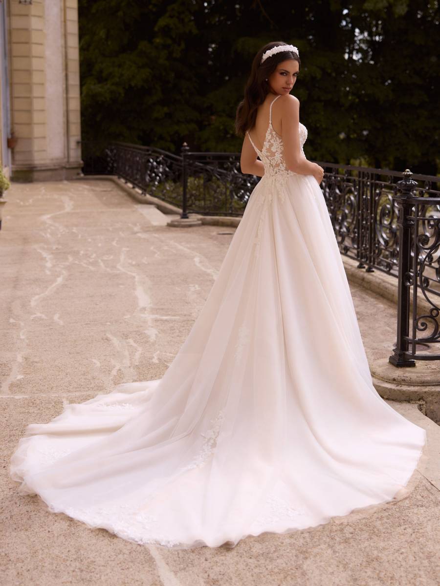 Robe de mariée princesse avec longue traîne