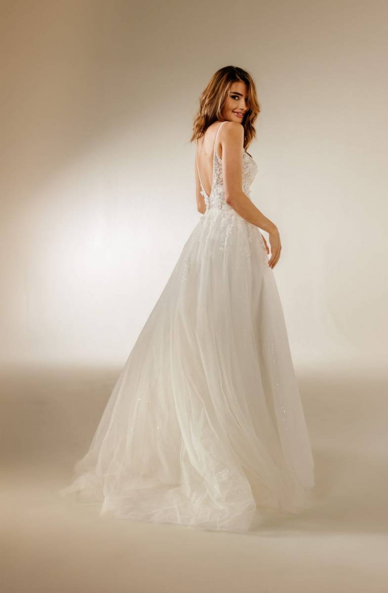 Robe de mariée bohême chic façon bijou pailletée, transparente illusion fleurie robe de haute couture de la marque Pronuptia à PLAN-DE-CAMPAGNE proche de MARSEILLE