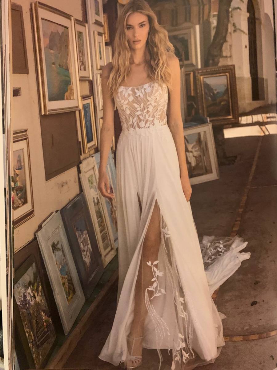 Ou trouver sa robe de mariée sur Marseille robe fluide avec haut transparent robe fendu avec longue traine