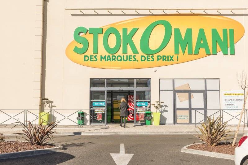 Enseigne de déstockage CABRIES Stokomani